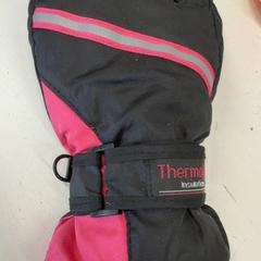 手袋 がiLostで Het Amsterdamse Winterterras によって報告されました