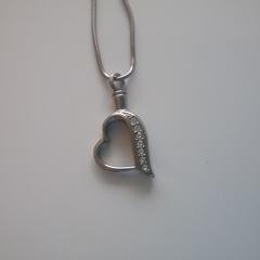 Hart met zilveren ketting, som rapportert til iLost