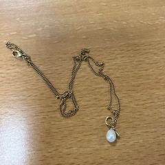 Collar goud ketting met parel, ha sido reportado por VITAZ campus Sint-Niklaas con iLost