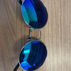 Sluneční brýle, jak nahlášeno Centraal magazijn pomocí iLost