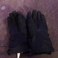 장갑 Zwart, iLost를 사용하여 De Heeren van Aemstel에 보고됨