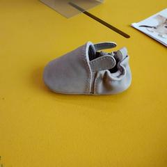Chaussures de bébé Grise, a été signalé par IKEA Nantes utilisant iLost