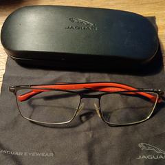 zwart/rode bril in Jaguar brillenkoker a été signalé sur iLost