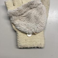 Glove Beige, as reported by Burgers' Zoo using iLost