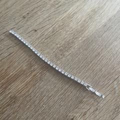 Bracelet Armband, jak bylo nahlášeno na iLost