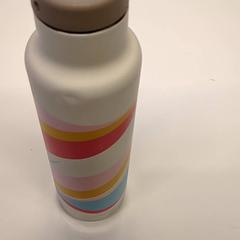 魔法瓶 & 魔法瓶 - klean kanteen がiLostで Universiteit Gent - Faculteitsbibliotheek LW によって報告されました