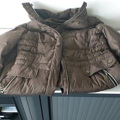 Ruházat - Jas - Vrangen, amint azt Regio Limburg - Leuven az iLost segítségével jelentette.