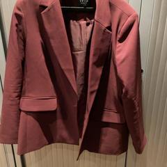 Blazer Bordeaux rood, as reported by Van der Valk Hotel Apeldoorn - De Cantharel using iLost