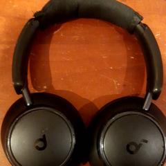 Headphones, as reported by Grand Hotel Amrath Kurhaus using iLost