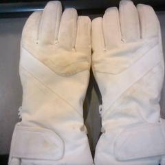 Luvas, como reportado por SnowWorld Landgraaf utilizando o iLost