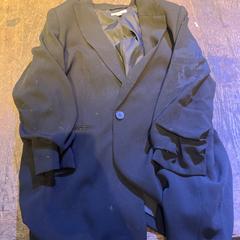 Zwarte blazer, iLost를 사용하여 De Heeren van Aemstel에 보고됨