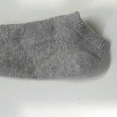 Sok Grijze Kinder sok がiLostで IKEA Gent によって報告されました