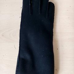 Handschoen zwart, come riportato da Centraal magazijn utilizzando iLost