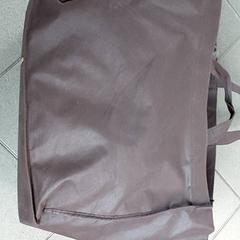 Väska - jutten draagtas, rapporterat av Centraal magazijn med iLost