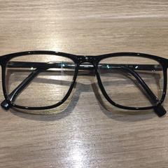 Ulleres Zwart montuur, segons ha informat Van der Valk Hotel Vianen mitjançant iLost