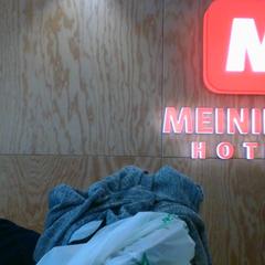 Pants, Slippers & Underpants, segons ha informat MEININGER Hotel Innsbruck Zentrum mitjançant iLost