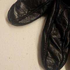 إكسسوارات الملابس، كما تم الإبلاغ عنه بواسطة GVB عبر iLost