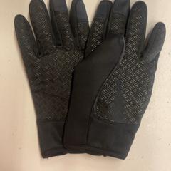 Gants, a été signalé par HTM utilisant iLost