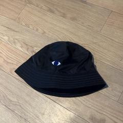 Bucket hatt, rapporterat av Pathé Rembrandt Utrecht med iLost