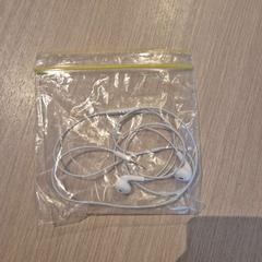 Wire headphones white, ha sido reportado por Amsterdam ID Aparthotel con iLost