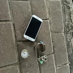 Telefoon en sieraden, som rapportert til iLost