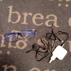 Adapter, Oplader & Bril, zoals gemeld door Van der Valk Hotel Sneek met iLost