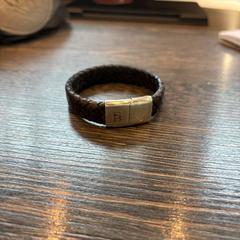 Pulseira, como reportado por WestCord Hotel Eindhoven utilizando o iLost