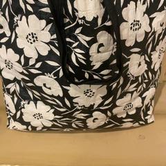 가방, iLost를 사용하여 Familie Resort Molenwaard에 보고됨