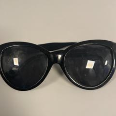 Zonnebril, amint azt Pathé Schiedam az iLost segítségével jelentette.