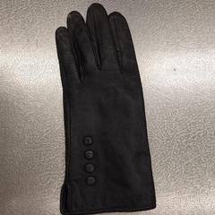 Kesztyű levá, amint azt IKEA Praha – Černý Most az iLost segítségével jelentette.