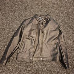 Chaqueta, ha sido reportado por Feyenoord Rotterdam con iLost