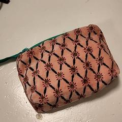 Case toilettasje, as reported by Koninklijk Theater Carré using iLost