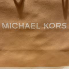 Purchase michael kors michael kors, amint azt Designer Outlet Roermond az iLost segítségével jelentette.