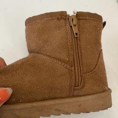 Sapato, como reportado por Het Amsterdamse Winterterras utilizando o iLost