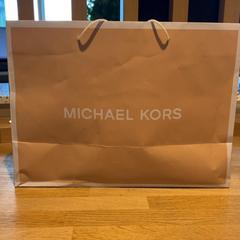 Purchase michael kors, a été signalé par Designer Outlet Roermond utilisant iLost