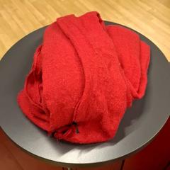 Skjerf rouge, som rapportert av IKEA Nice Saint Isidore ved bruk av iLost