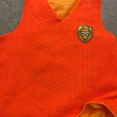 Skjorter Orange, som rapportert av KABUL à GoGo / Teatro ved bruk av iLost