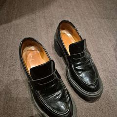 Buty black, zgłoszono przez The Dominican przy użyciu iLost