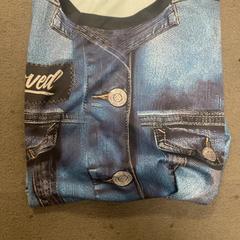 Košile, jak nahlášeno Koninklijk Theater Carré pomocí iLost