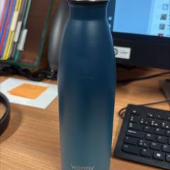 زجاجة ماء watersy - blue، كما تم الإبلاغ عنه بواسطة Vrije Universiteit Brussel (VUB) عبر iLost