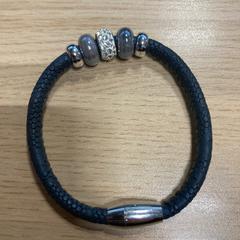 Armband, as reported by Pathé Scheveningen using iLost