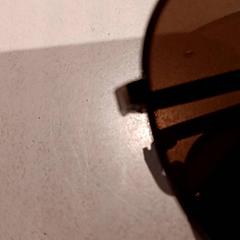 Óculos de sol, como reportado por De Efteling utilizando o iLost