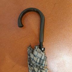 Paraigües écossais noir et jaune, segons ha informat TCL mitjançant iLost