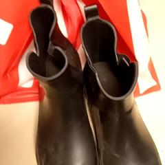 Chaussure Black, a été signalé par Mövenpick Hotel Amsterdam City Centre utilisant iLost