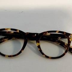 Lunettes, a été signalé par Centraal magazijn utilisant iLost