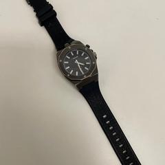 Eskumuturreko erlojua, gisa salatu by IKEA Praha – Černý Most iLost erabiliz