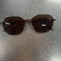 Gafas de sol, segundo informou IKEA Slependen usando iLost