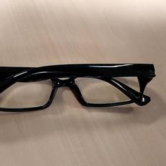 眼鏡 - zwart がiLostで Centraal magazijn によって報告されました