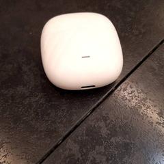 Audífonos, ha sido reportado por Rotterdam The Hague Airport con iLost