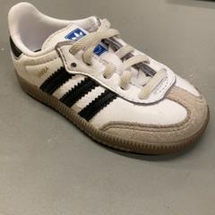 Zapato, segundo informou IKEA Haarlem usando iLost